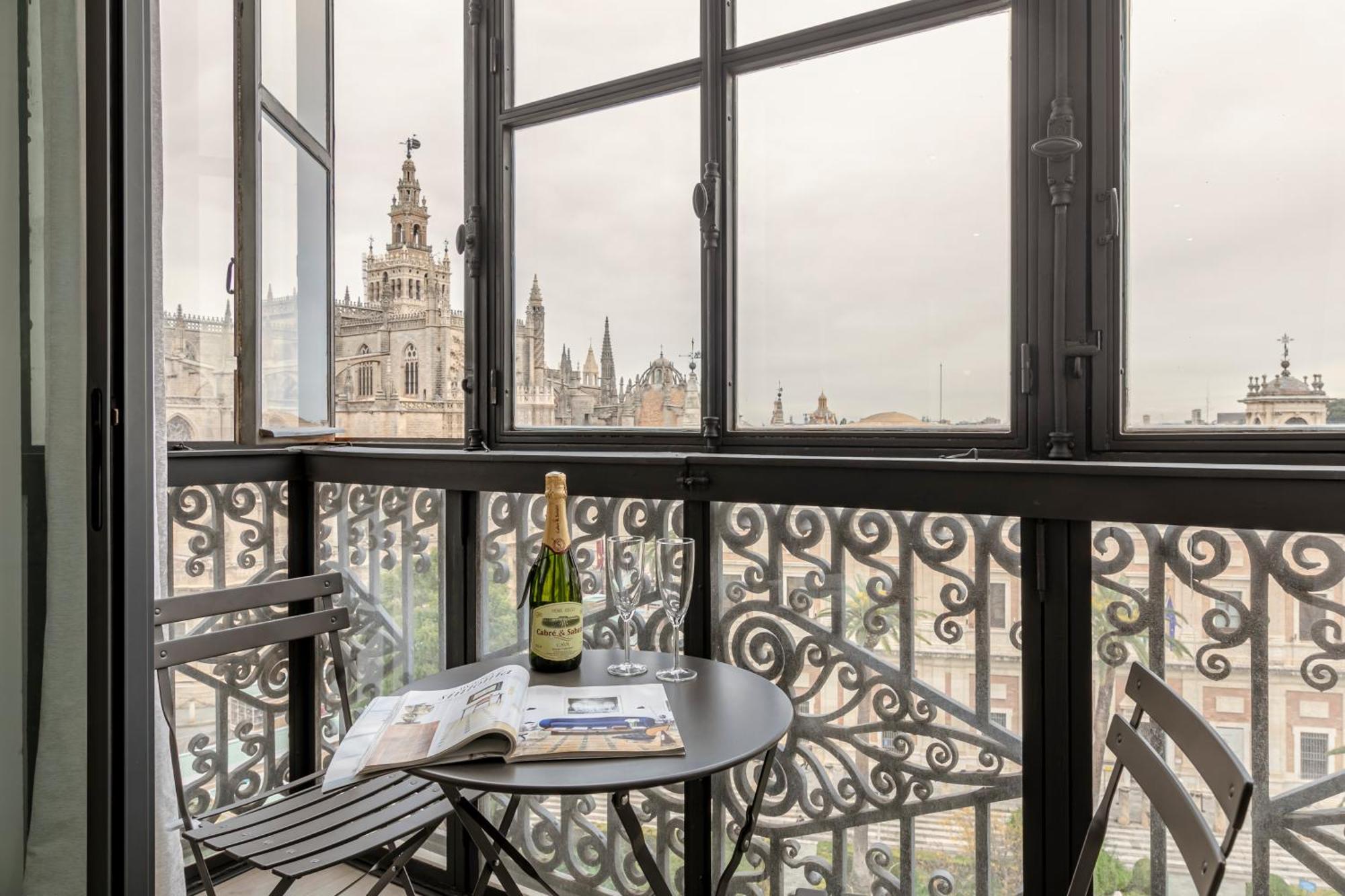 Isg Apartments Modern Atticpool At The Cathedralfree Parking Sevilla Exterior foto